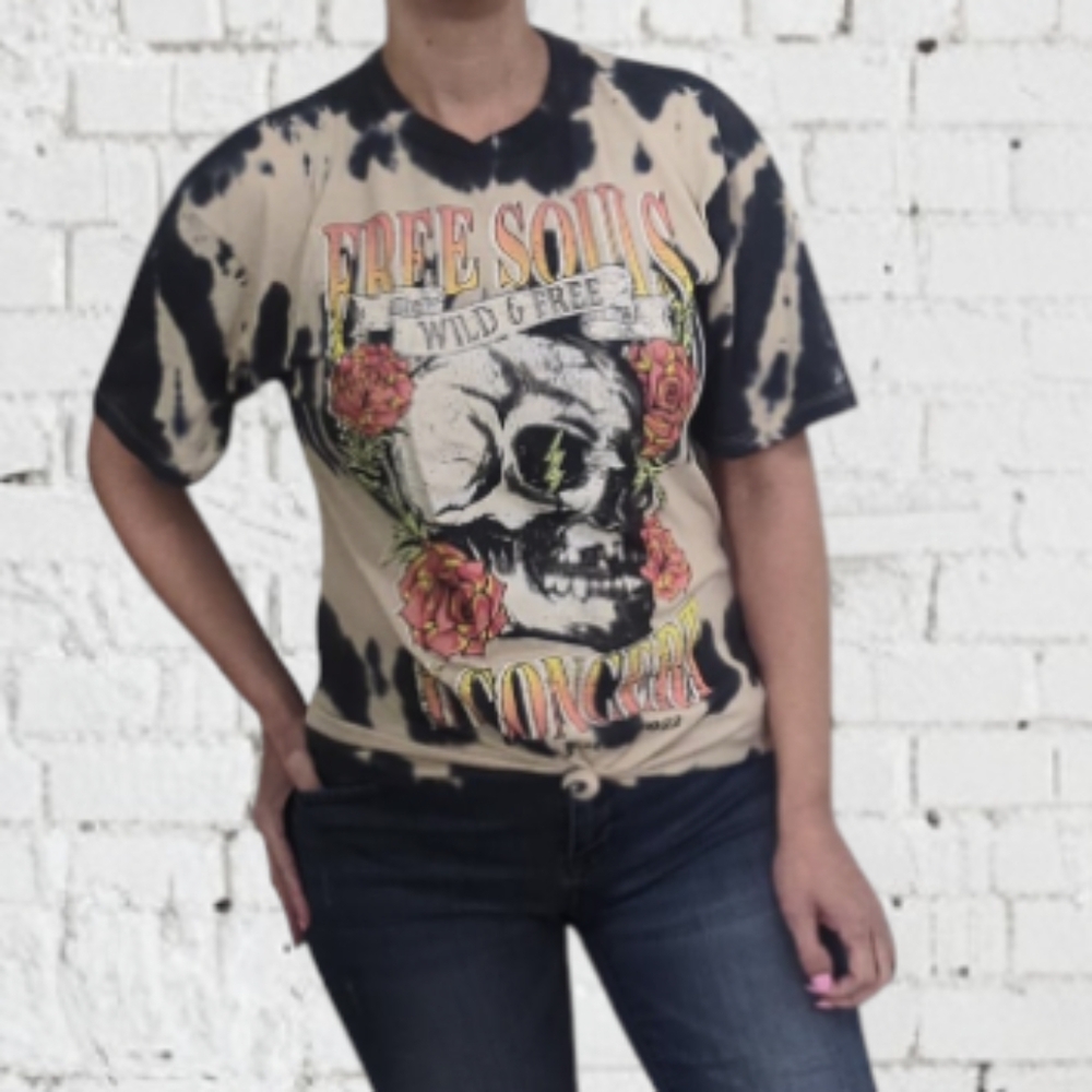 NO BOUNDARIES Tie-Dye Graphic Tee with Skull Design